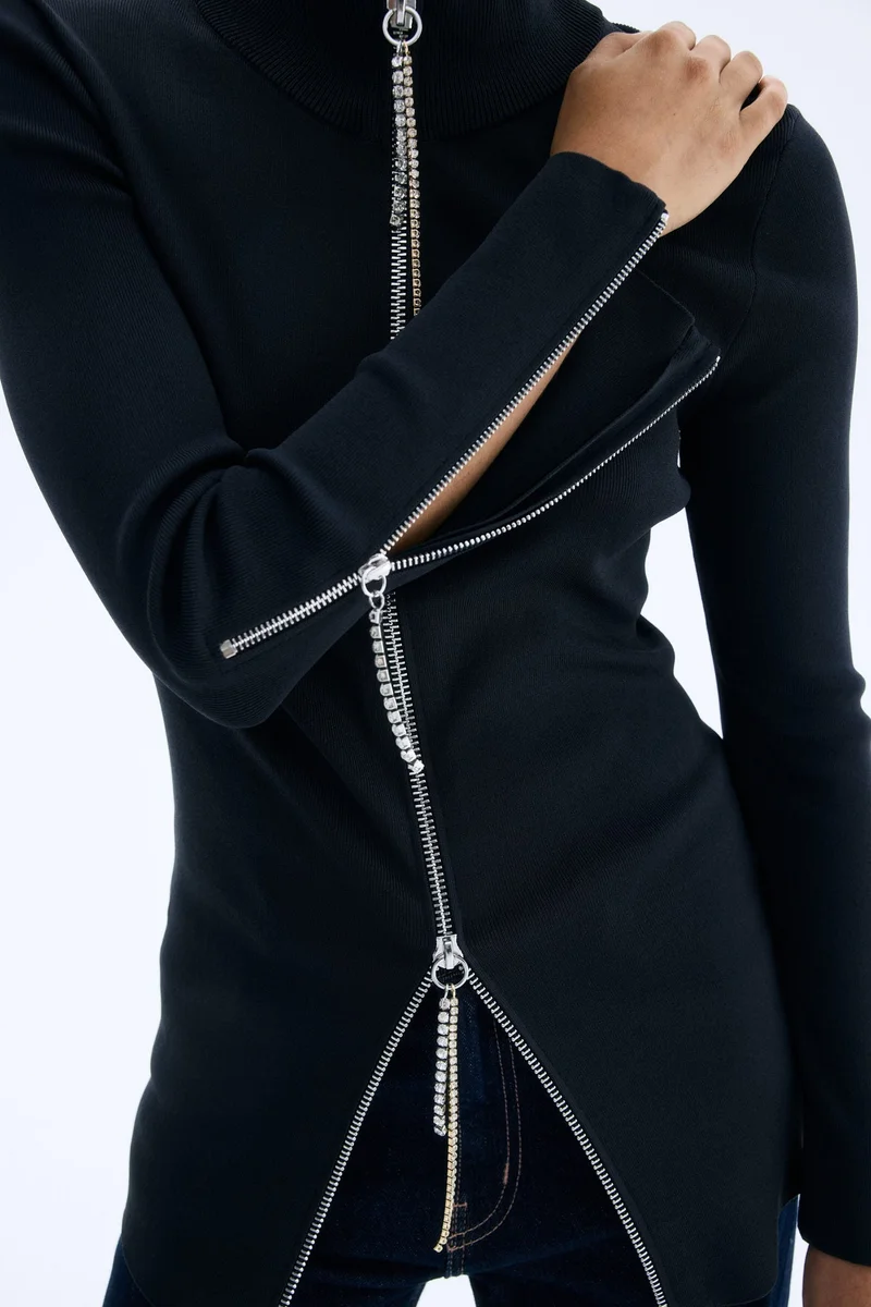 اتش اند ام بلوزة بسحاب مزينة بأحجار الراين