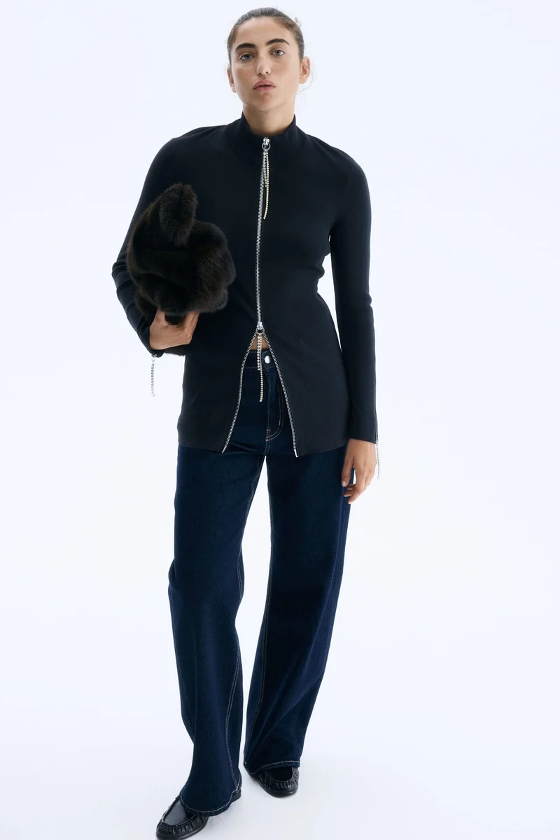 اتش اند ام بلوزة بسحاب مزينة بأحجار الراين