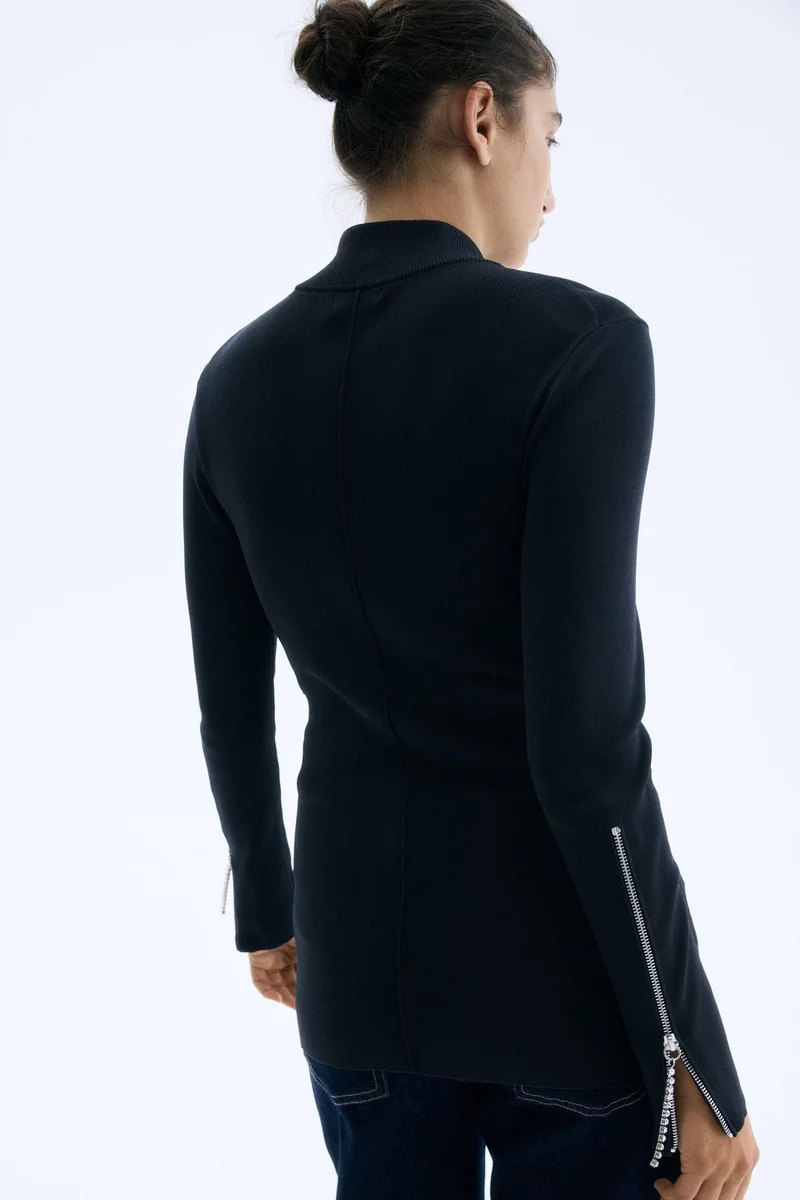 اتش اند ام بلوزة بسحاب مزينة بأحجار الراين