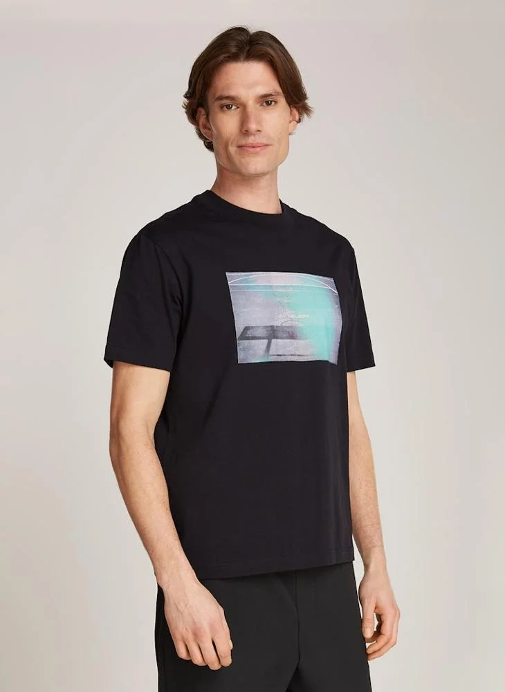 كالفن كلاين جينز Graphic Crew Neck T-Shirt