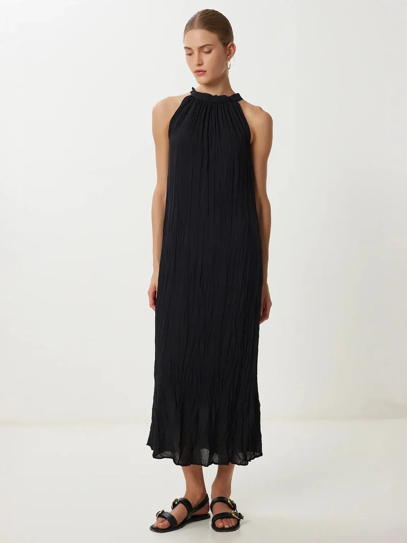 السعادة في إسطنبول ISTANBUL Textured Midi Dress with Halter Collar
