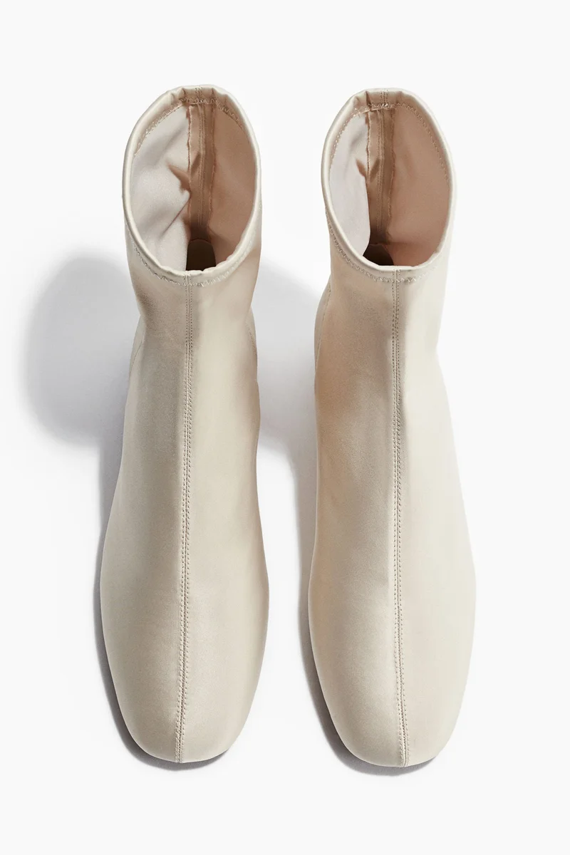 اتش اند ام بووت بطول الكاحل