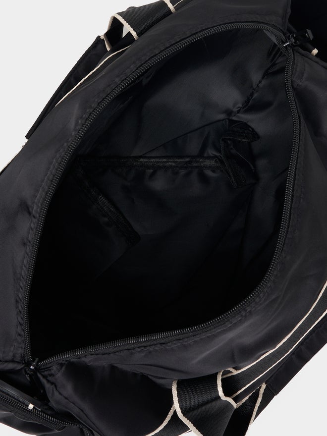 Styli Styli Contrast Detail Sports Bag with Double Handle - Image 4