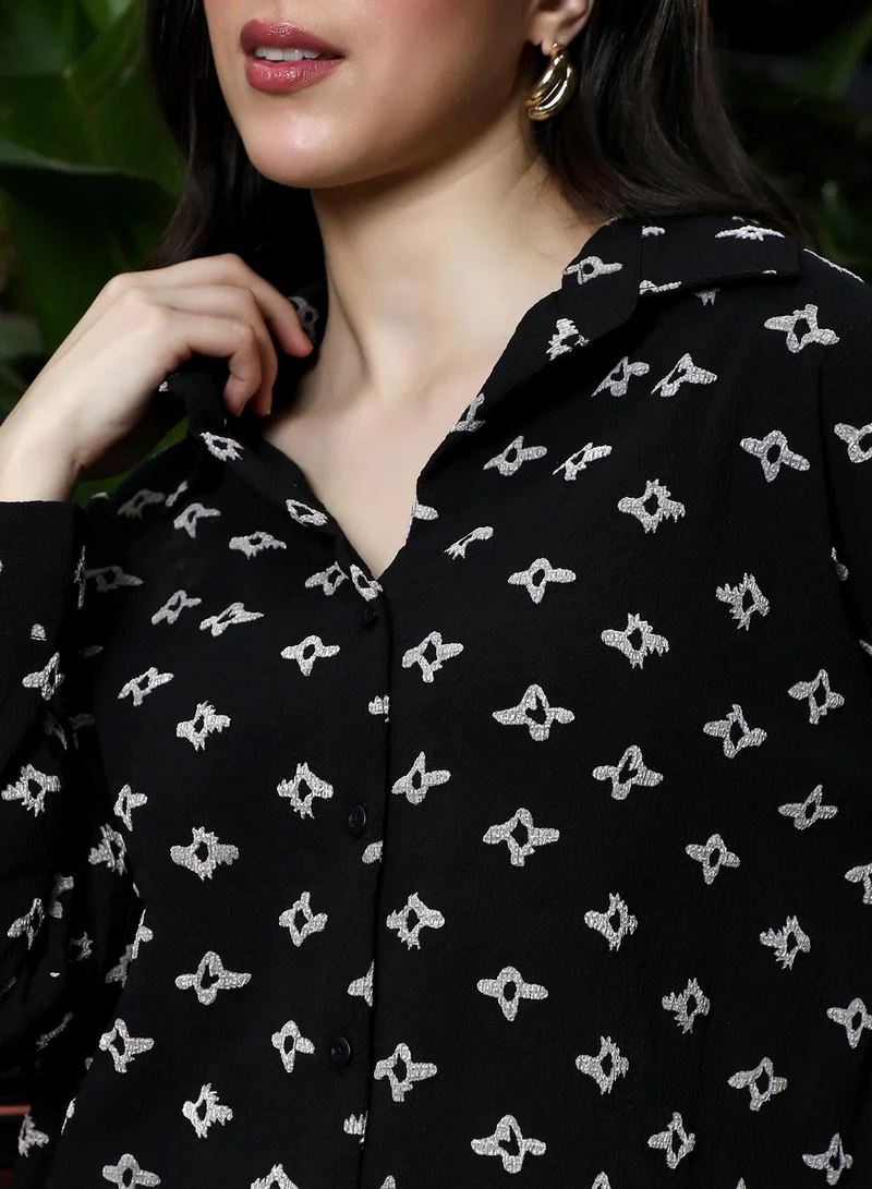 بينيا كولادا قميص نسائي واسع بطبعة زهور ملموسة بياقة عريضة وأكمام طويلة بأزرار للإغلاق، قميص منسوج بطبعة تجريدية ملموسة للملابس الكاجوال واليومية بلون أسود أونيكس
