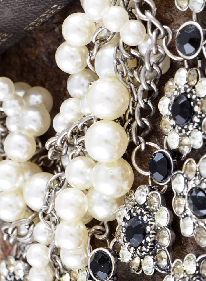 Luxury Faux Pearl Flower Necklace Onyx and Rhinestones, Intertwined Ivory Pearls and Silver Chains Statement Piece for her Women Girls Fashion Jewelry Accessory for Special Occasion Chunky Elegant  - Image 5