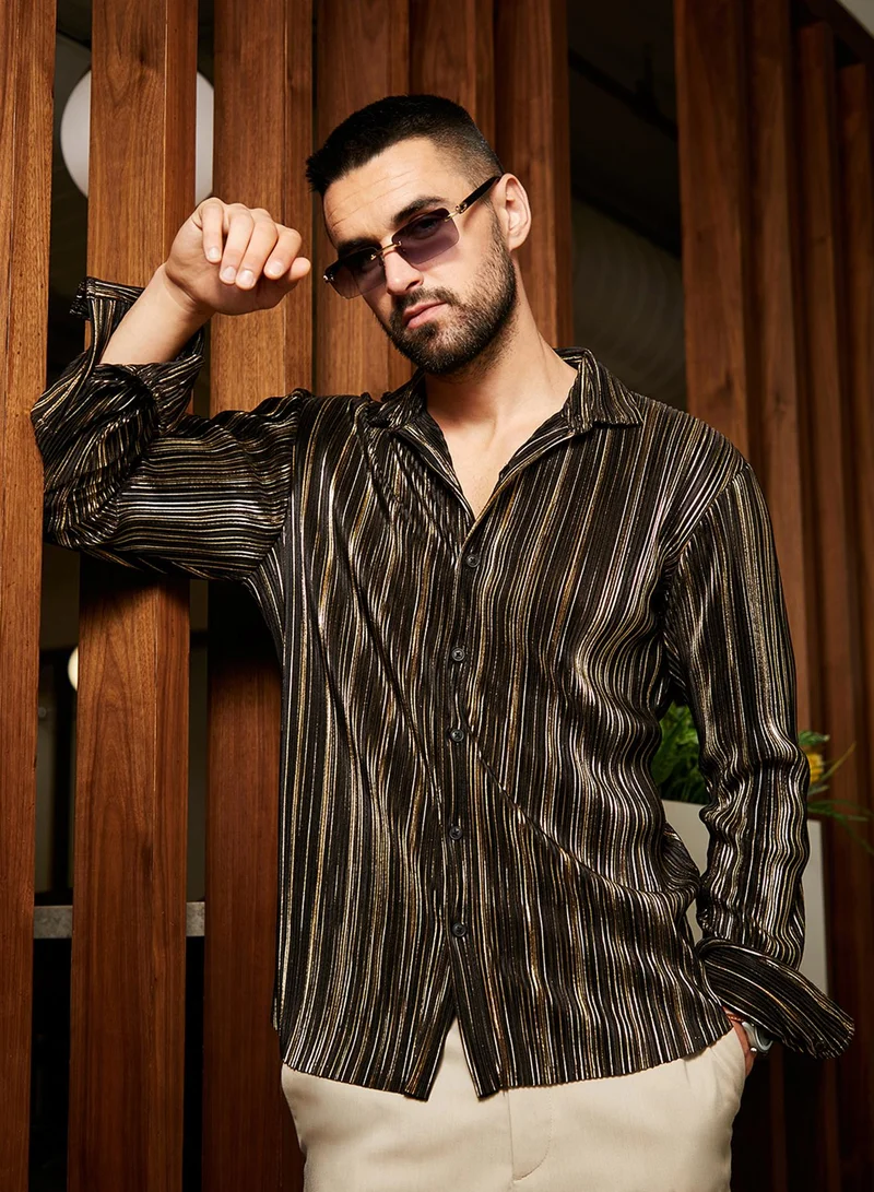 Campus Sutra Campus Sutra Men's Jet Black & Metallic Gold Pleat-Creased Shirt For Casual Wear | Spread Collar | Long Sleeve | Button Closure | Shirt Crafted With Comfort Fit For Everyday Wear