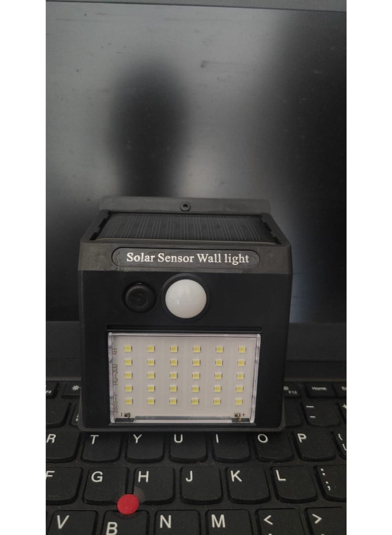 مصباح حائط LED بالطاقة الشمسية HG DUE HG-30 مع مستشعر حركة - Image 2