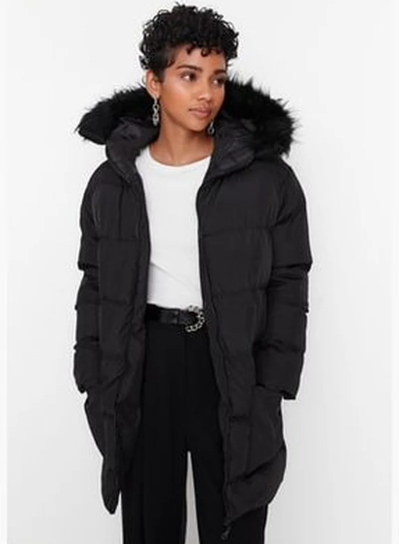 trendyol Black Oversized Fur Coat with a Hooded Water-Repellent Inflatable Coat TWOAW23MO00136
