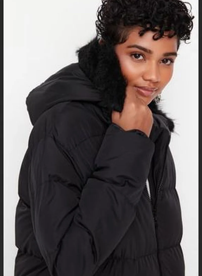 trendyol Black Oversized Fur Coat with a Hooded Water-Repellent Inflatable Coat TWOAW23MO00136