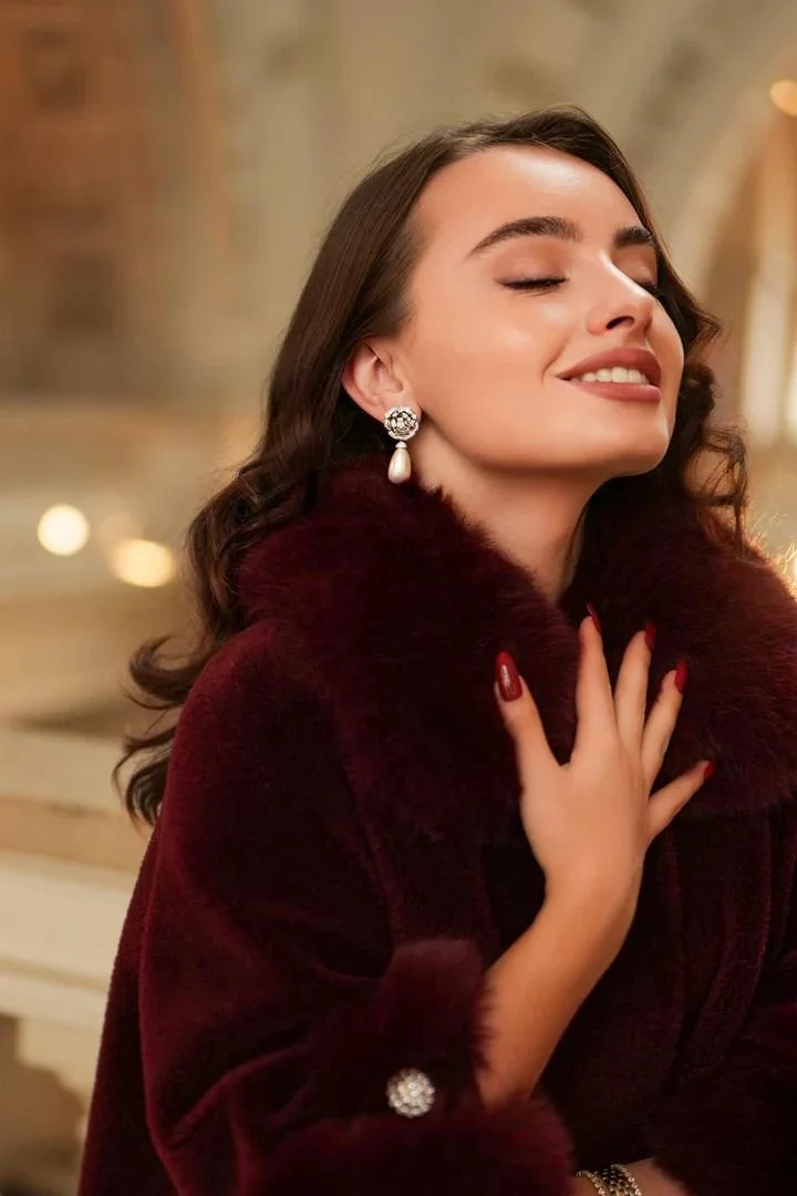 سانتيني لندن Countess' Flower and Pearl Drop Silver Earrings