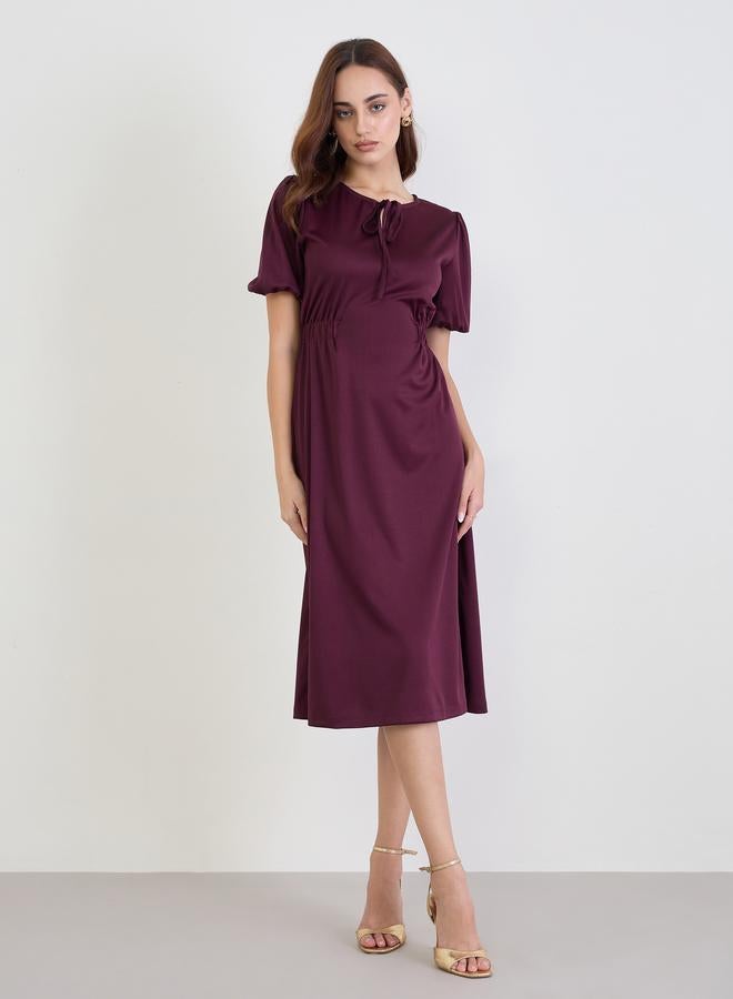 ستايلي فستان ميدي بحافة واسعة بلون ماجنتا وأكمام قصيرة - Image 3