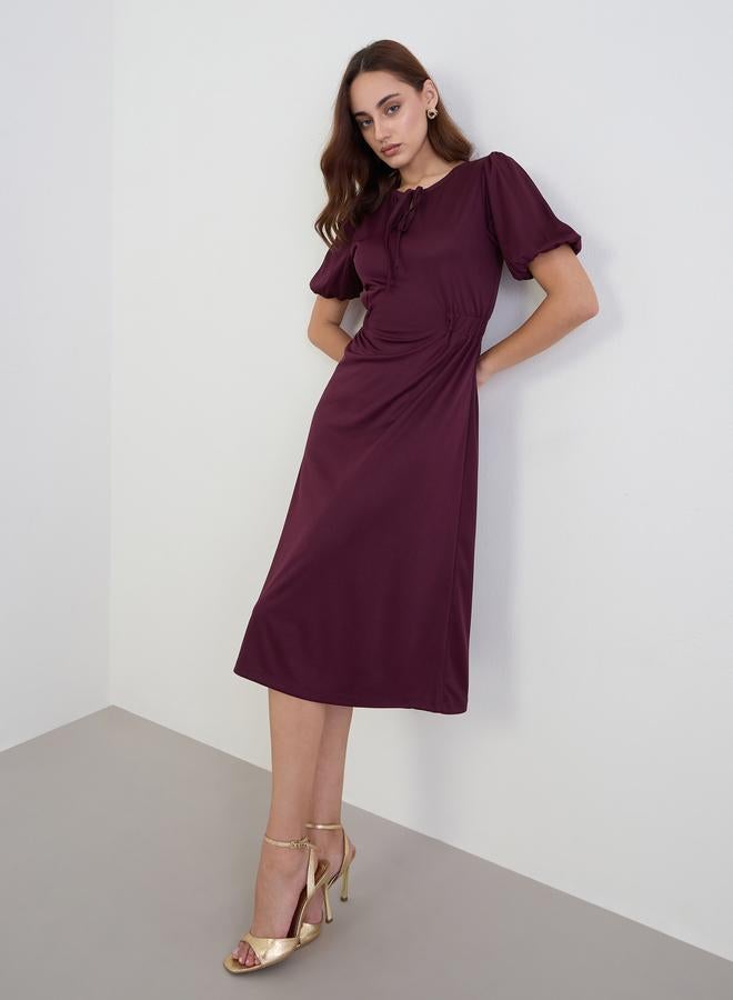ستايلي فستان ميدي بحافة واسعة بلون ماجنتا وأكمام قصيرة - Image 2