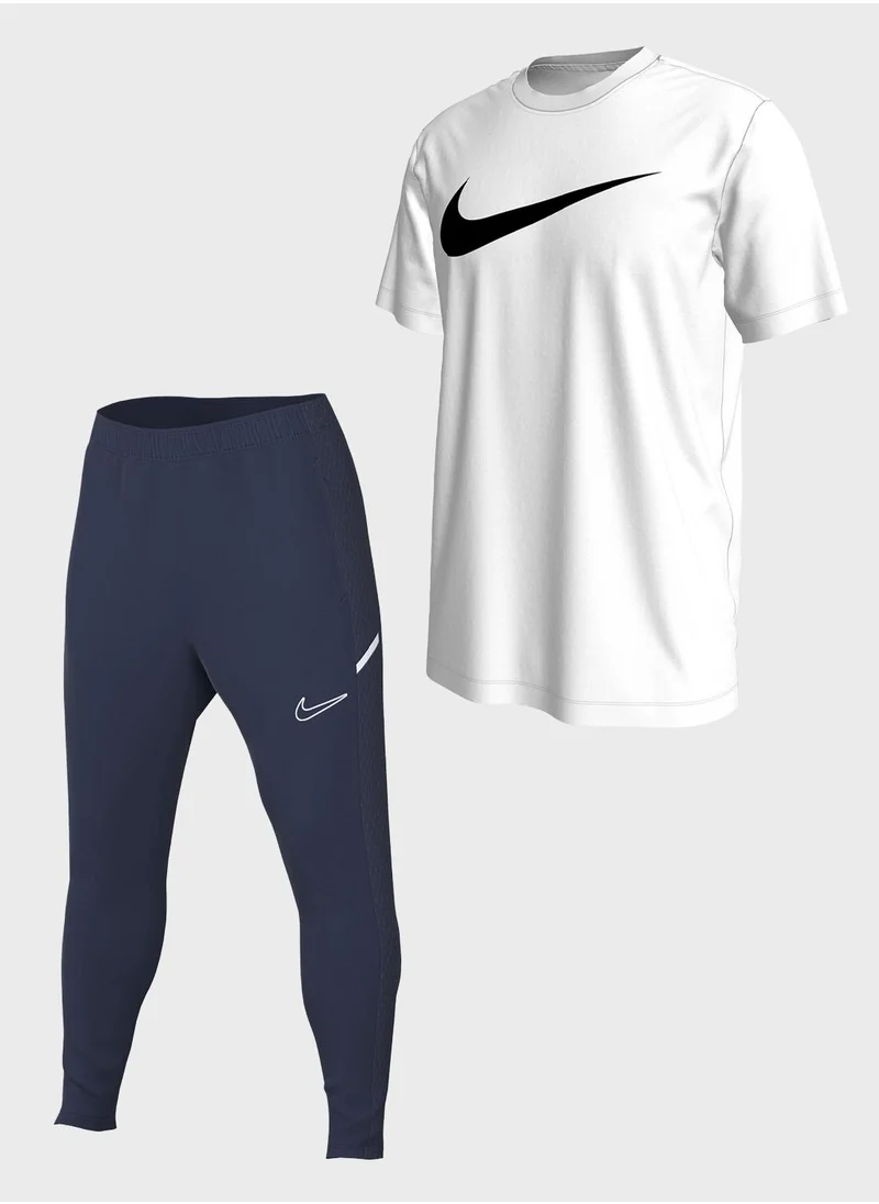Nike nike tshirt & sweatpants combo