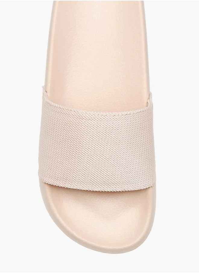 سيليست Womens Textured Slide Slippers With Slip-On Closure