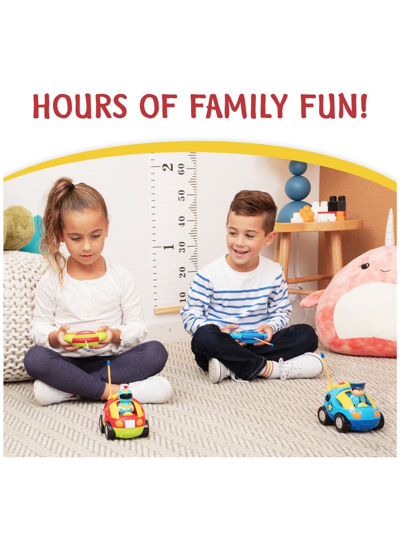 يلا جوي مجموعة من 2 سيارة كرتونية تعمل بالتحكم عن بعد - سيارة شرطة وسيارة سباق - ألعاب تعمل بالتحكم عن بعد للأطفال، الأولاد والبنات - كل منها بترددات مختلفة حتى يتمكن كلاهما من السباق معًا - هدايا للأولاد الصغار من سن 18 شهرًا فما فوق - Image 5