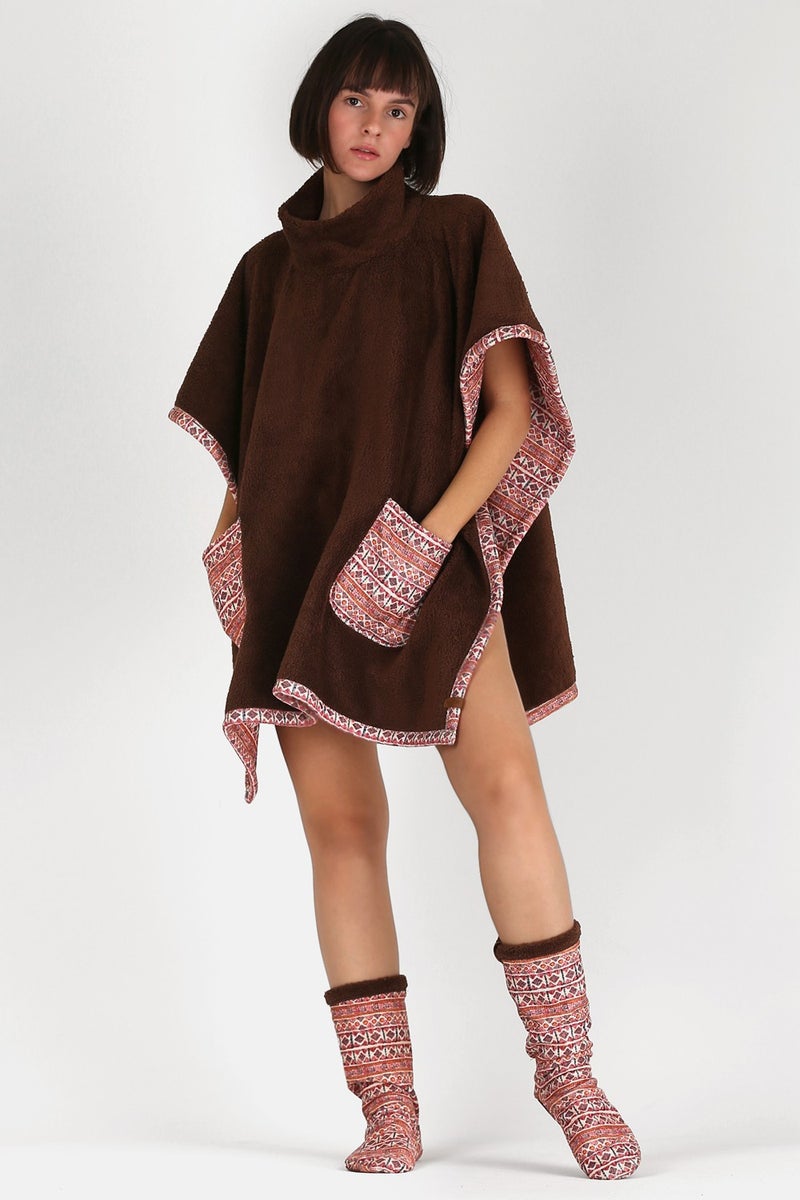 Hamur Dough Women's Home Wear Double-Sided Poncho Dressing Gown Wellsoft Plush Olden PNC-044  - Image 2