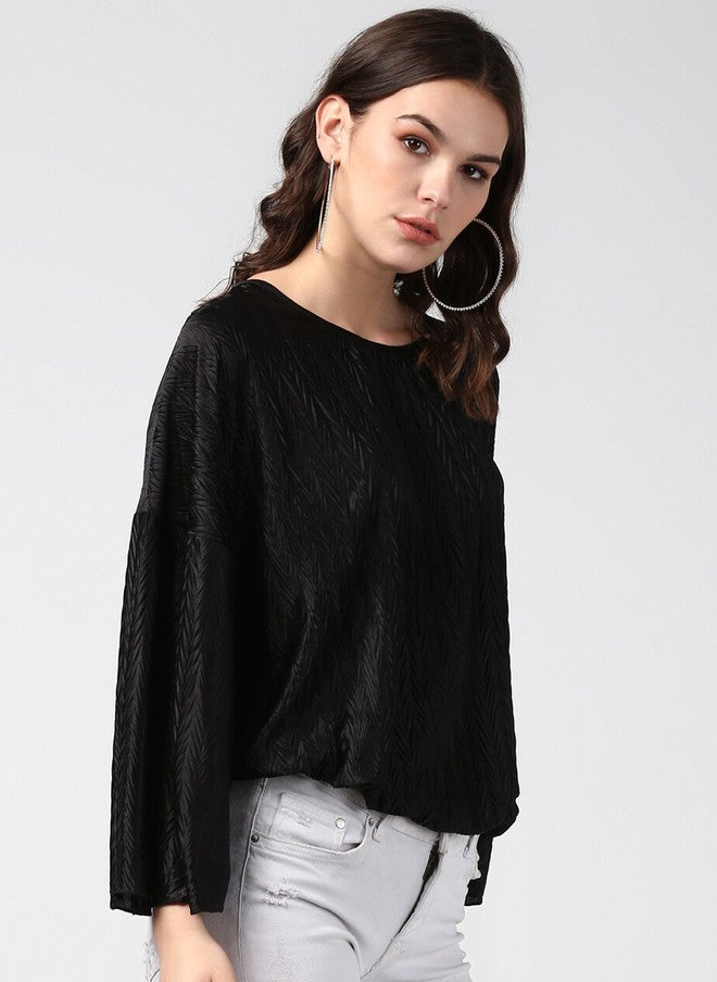 StyleStone بلوزة ساتان سوداء من ستايل ستون للنساء بتصميم منقوش وأكمام جرسية - Image 3