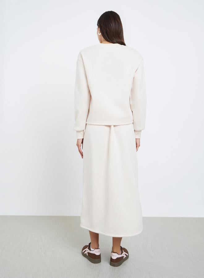 ستايلي طقم منسق من تنورة وسويت شيرت بياقة دائرية - Image 5