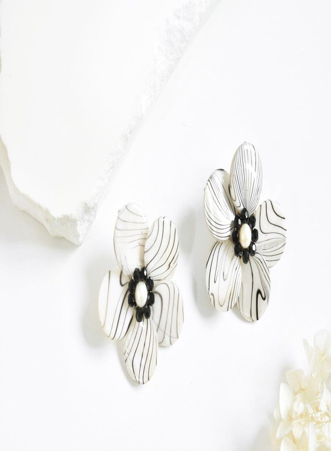 ايرافيدا أقراط مشبك من إيرافيدا بتصميم "سويت ديزي" الأبيض، مصنوعة من عرق اللؤلؤ ولآلئ المياه العذبة المستزرعة، مطلية بنقشة حمار وحشي | أقراط حمار وحشي للنساء - Image 4