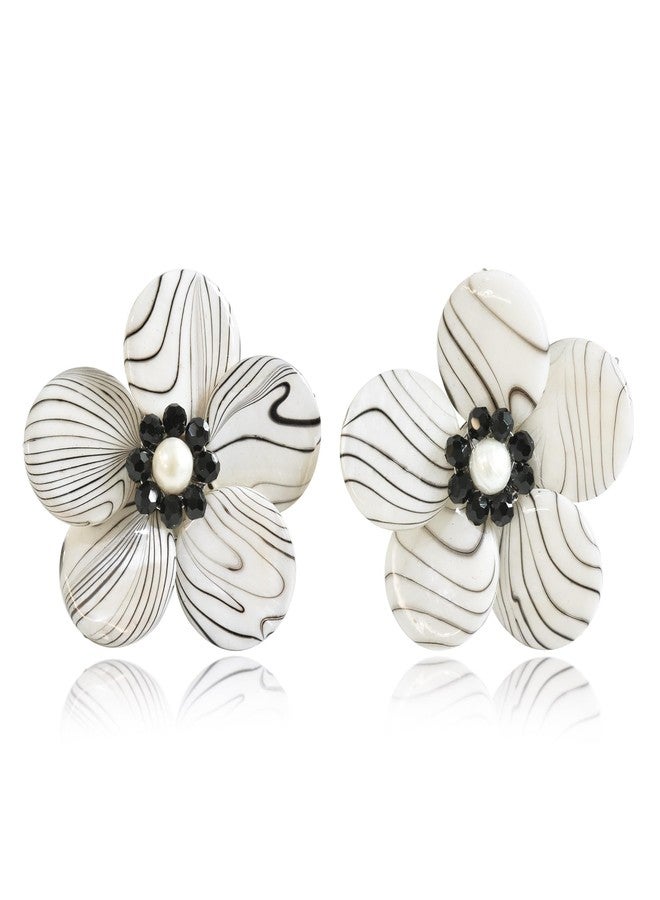 ايرافيدا أقراط مشبك من إيرافيدا بتصميم "سويت ديزي" الأبيض، مصنوعة من عرق اللؤلؤ ولآلئ المياه العذبة المستزرعة، مطلية بنقشة حمار وحشي | أقراط حمار وحشي للنساء - Image 1