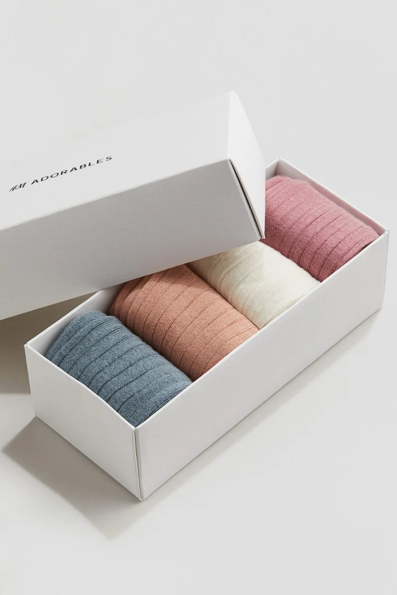 اتش اند ام جوارب بطول يصل للركبة محبوكة بتصميم مرن - عبوة من 4 أزواج