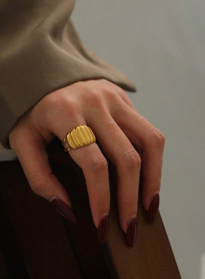 إيكوال خاتم نسائي من الاستانلس ستيل مطلي باللون الذهبي بمقاس موحد - Image 1