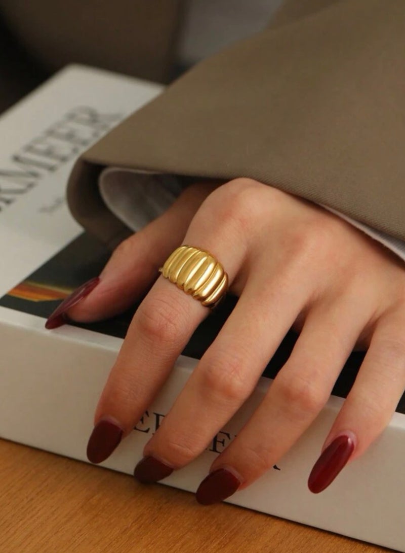 إيكوال خاتم نسائي من الاستانلس ستيل مطلي باللون الذهبي بمقاس موحد - Image 4