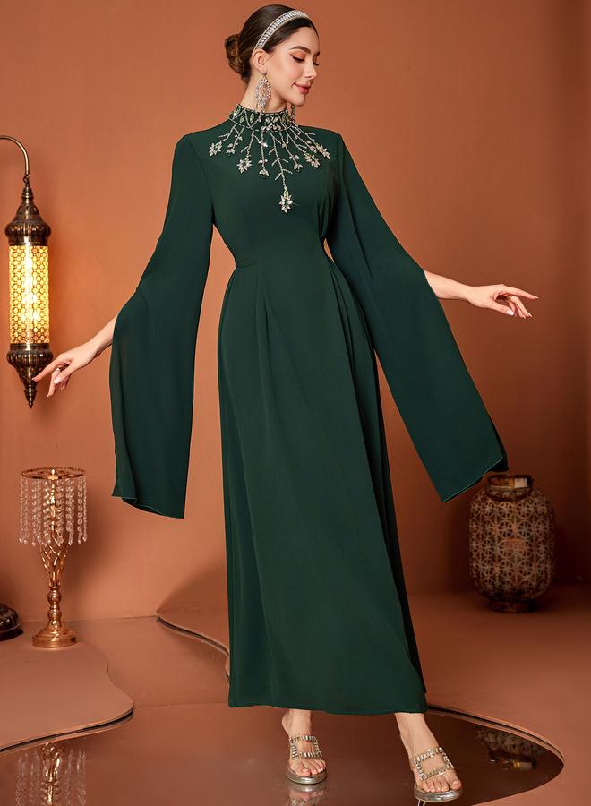 تايك تو فستان ماكسي بأكمام كاب وياقة عالية مزينة من تيك تو - Image 2