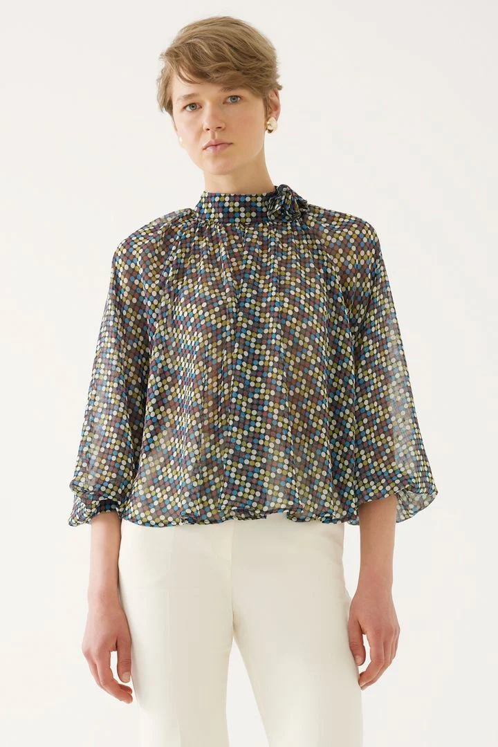 EXQUISE Patterned High-Neck Blouse