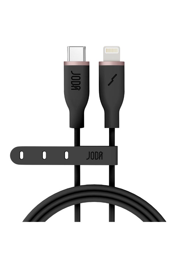 جودا كابل جودا سليب سي  - 60W سيليكون 1 متر أسود، متين وأنيق، مثالي للاستخدام اليومي يُستخدم لشحن آيفون وآيباد بسرعة عالية ⚡ ونقل بيانات بسرعة تصل إلى 480 ميغابت في الثانية. مع تصميم عملي وأنيق، يمكن لهذا الكابل أن يتحمل حتى 30,000 طية دون تلف 🔄. - Image 1