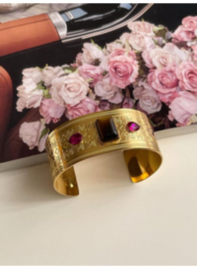 Luxuria Wide bracelets - 18k gold plated stainless steel for women - Casual boho vintage armband in gold and fuchsia - Image 2