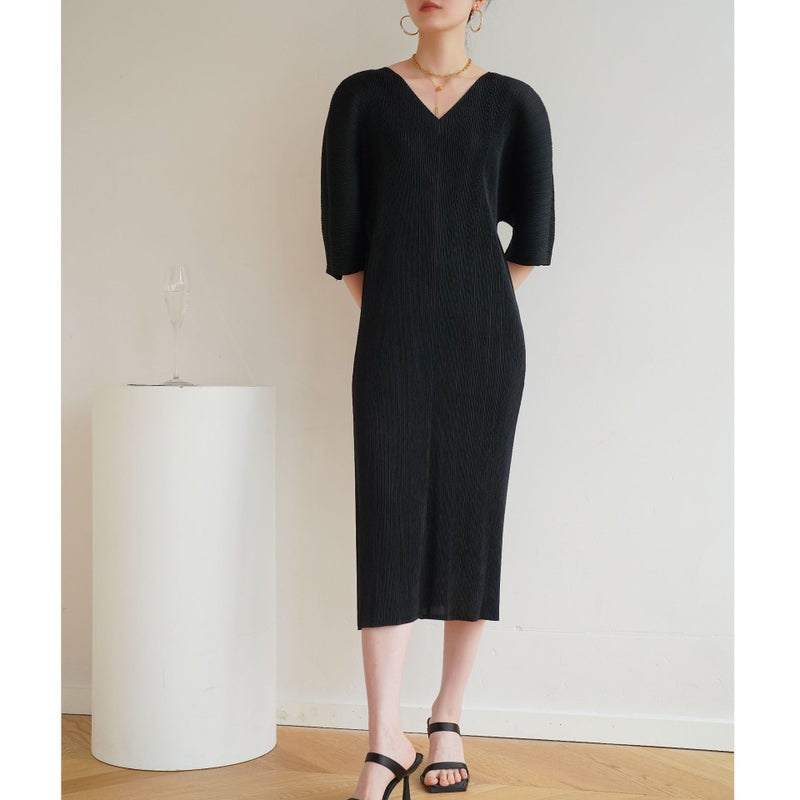 Women's Premium Pleated V-Neck Elegant Loose Midi Dress - Image 4