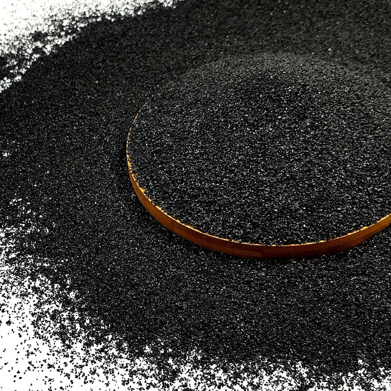 FANTIAN رمل سيليكا أسود لأحواض السمك من فانتيان، وزن 5 أرطال. رمل زينة لأحواض السمك، مناسب للأسماك، والنباتات المزروعة في أصص، وحفر النار، والشموع، وتزيين المزهريات، والأعمال اليدوية. - Image 1