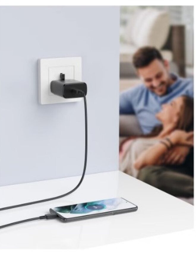 محول سفر سريع الشحن مع كابل من النوع C باللون الأسود - Image 2