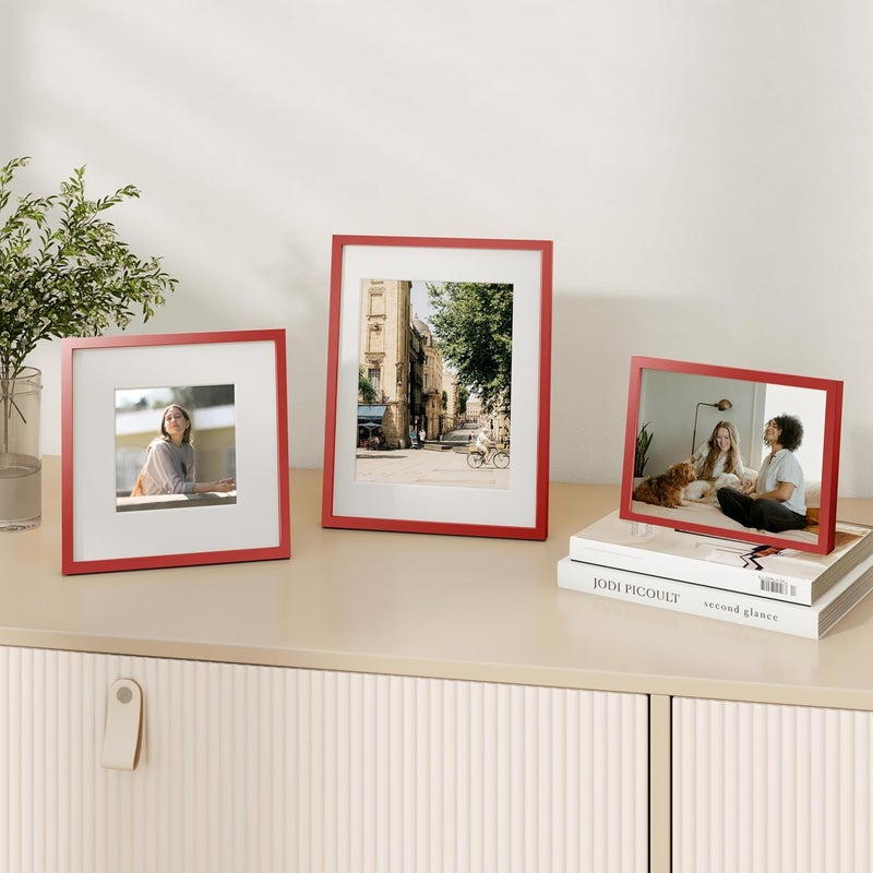 Fun Memories إطار صور معدني 6x8 من ذكريات ممتعة - إطارات صور ألومنيوم 6x8 مع حشوة قابلة للإزالة مقاس 5x7 - مثالي للعرض على الحائط أو الطاولة - يتضمن ملحقات تعليق وخطاف حائط (أحمر، عبوة واحدة) - Image 2