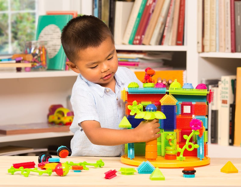 Battat â€“ Bristle Blocks â€“ STEM Interlocking Building Blocks â€“ 50 Pieces Playset â€“ Developmental Toys for Toddlers & Kids â€“ Basic Builder Bucket â€“ 2+ Years - Image 2