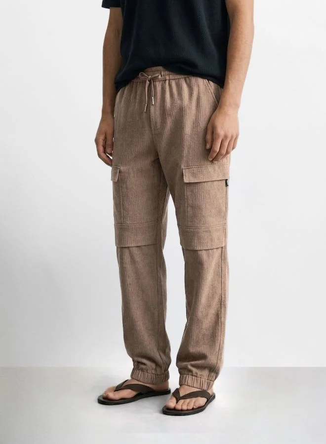 ذا انديان كراج كو Men Relaxed Fit Solid Zipper Pocket Mid-Rise Cuffed Joggers