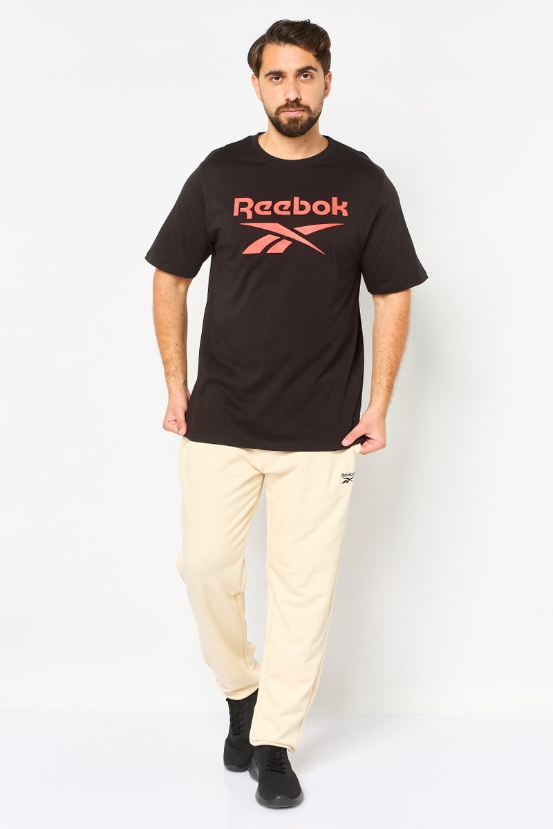Reebok تي شيرت رياضي للرجال بأكمام قصيرة مناسب في الهواء الطلق، أسود - Image 2