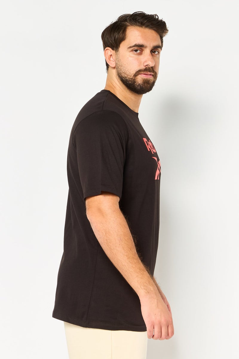 Reebok تي شيرت رياضي للرجال بأكمام قصيرة مناسب في الهواء الطلق، أسود - Image 3