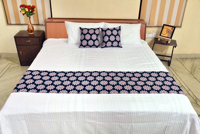 BRANDED COTTON TWILL MILL DYED BED RUNNER WITH 2 CUSHION COVERS NAVY BLUE 90 X 18 INCHS MULTI PURPOSE RUNNER