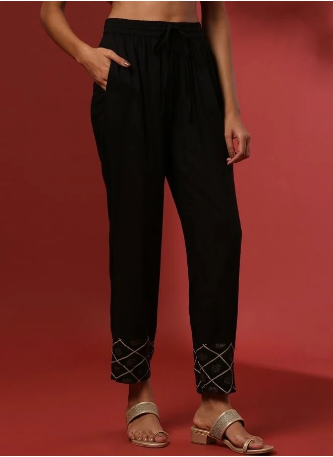 Abhishti Straight pants with print patch-black