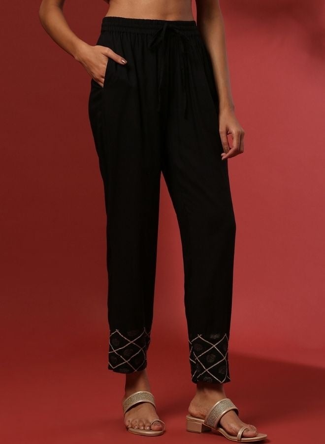 Abhishti Straight pants with print patch-black  - Image 3