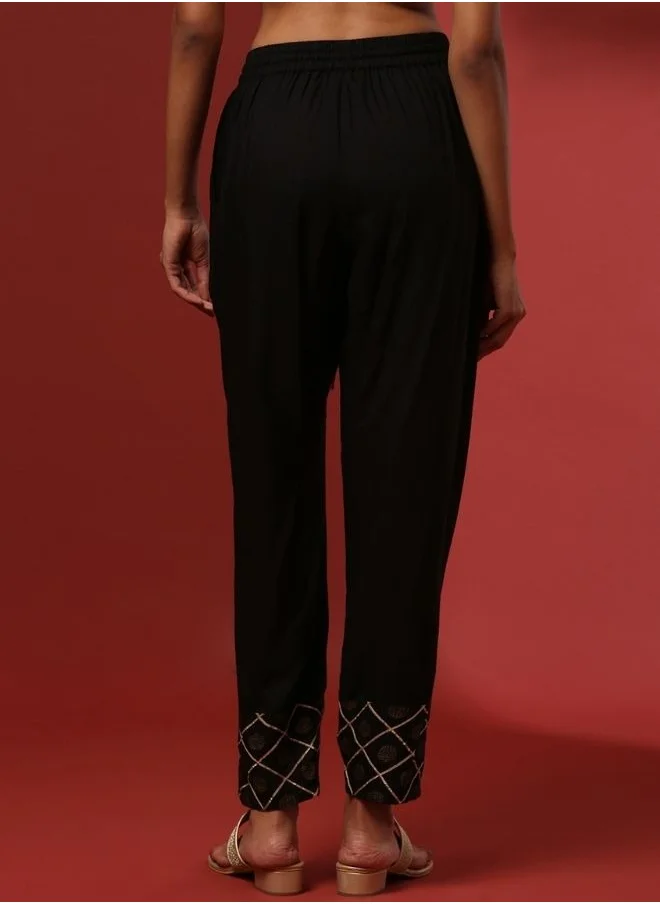 Abhishti Straight pants with print patch-black