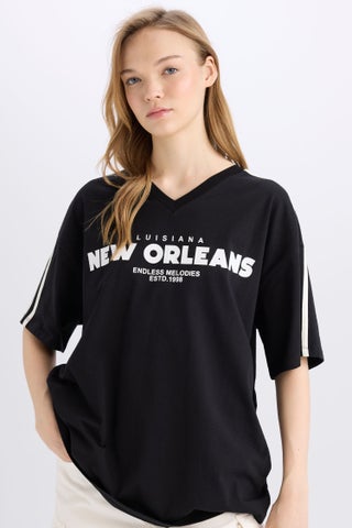 Woman Oversize Fit V-Neck Short Sleeve T-Shirt - pzsku/Z10C61DFB0B6595EE4637Z/45/1748351856/0f4ec4c8-3740-4057-a607-10b546e4dd72