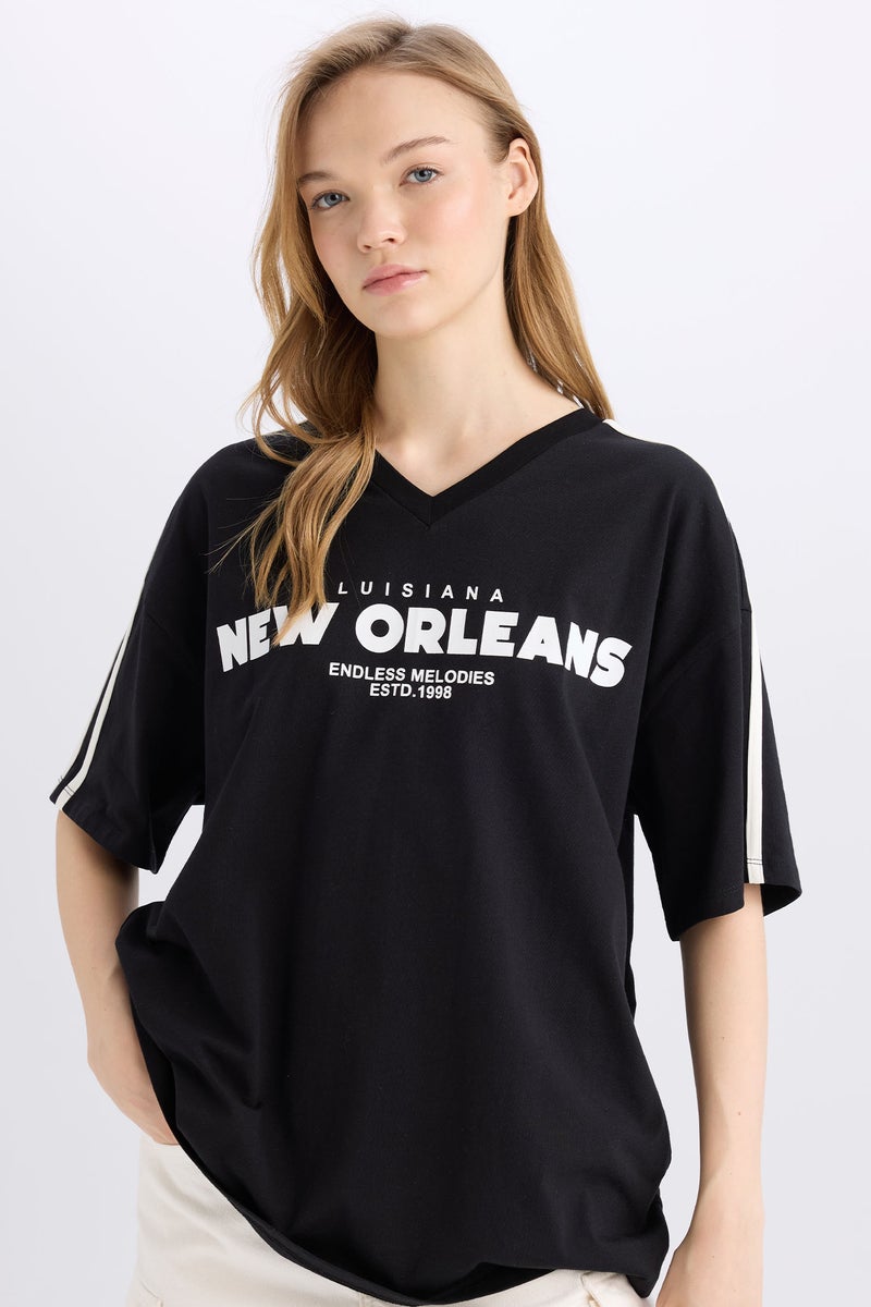 Woman Oversize Fit V-Neck Short Sleeve T-Shirt