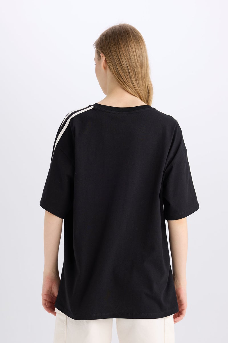 Woman Oversize Fit V-Neck Short Sleeve T-Shirt