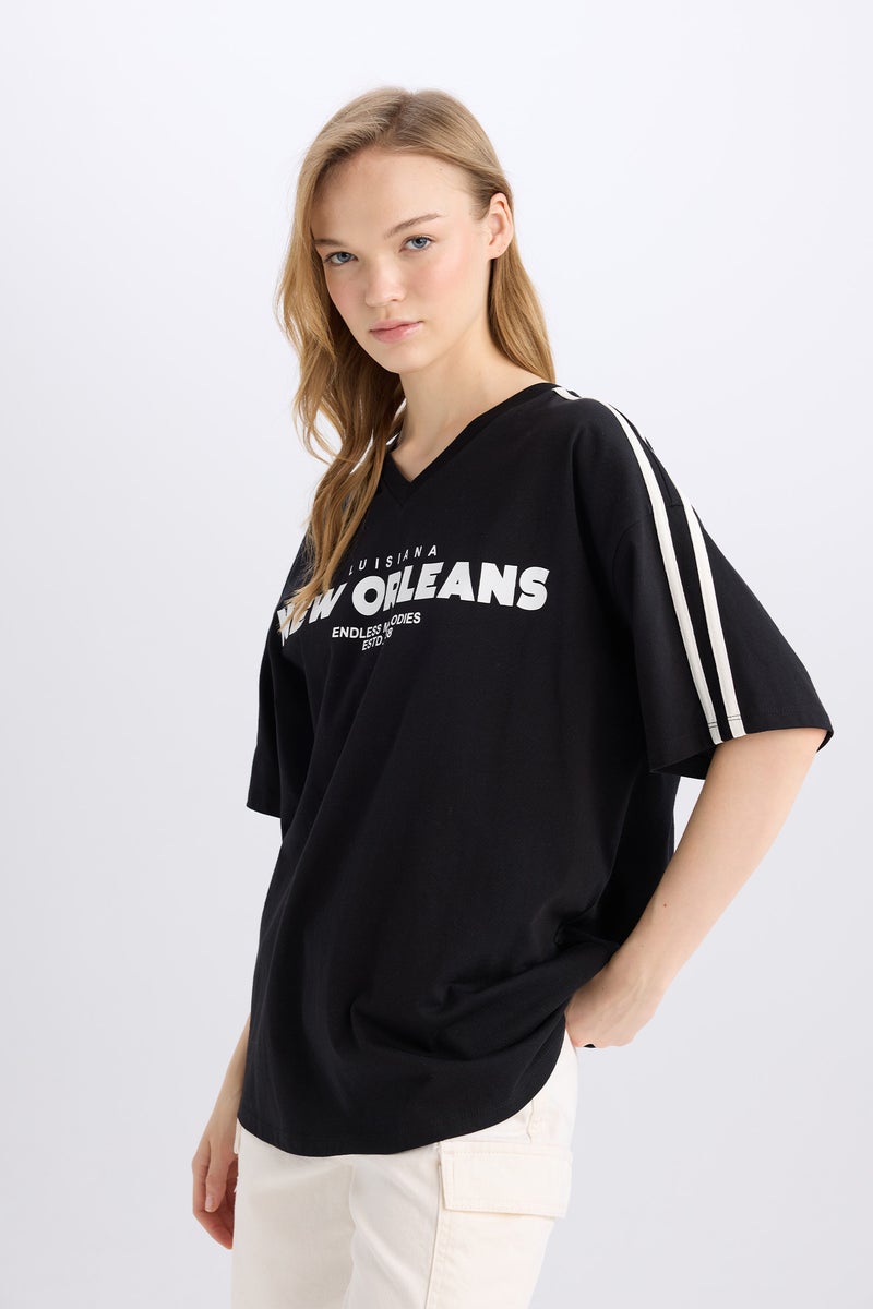 Woman Oversize Fit V-Neck Short Sleeve T-Shirt