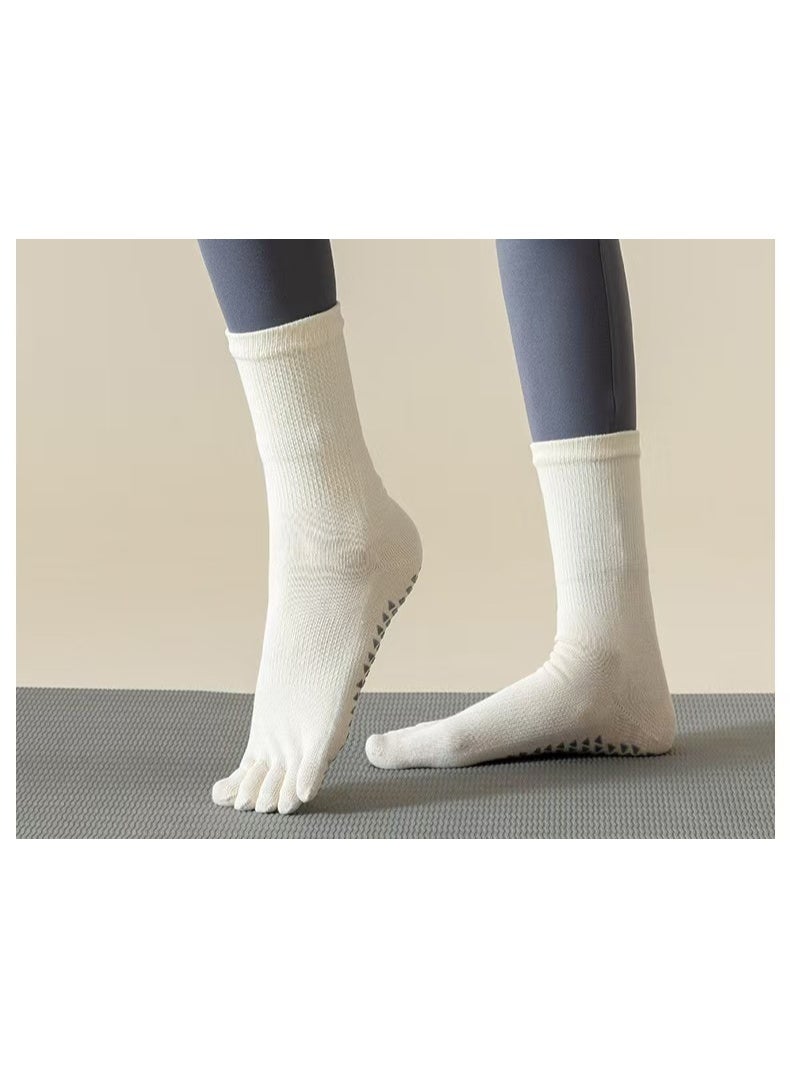 3 أزواج من جوارب اليوجا عالية الجودة والعصرية المصنوعة من القطن الخالص لامتصاص العرق، جوارب احترافية مضادة للانزلاق في أربعة فصول، جوارب يوجا بيلاتيس بخمسة أصابع، جوارب رياضية لليوجا متوسطة الأنبوب، جوارب لياقة بدنية، جوارب جديدة بلون سادة بخمسة أصابع مضادة للانزلاق في منتصف الأنبوب - Image 5