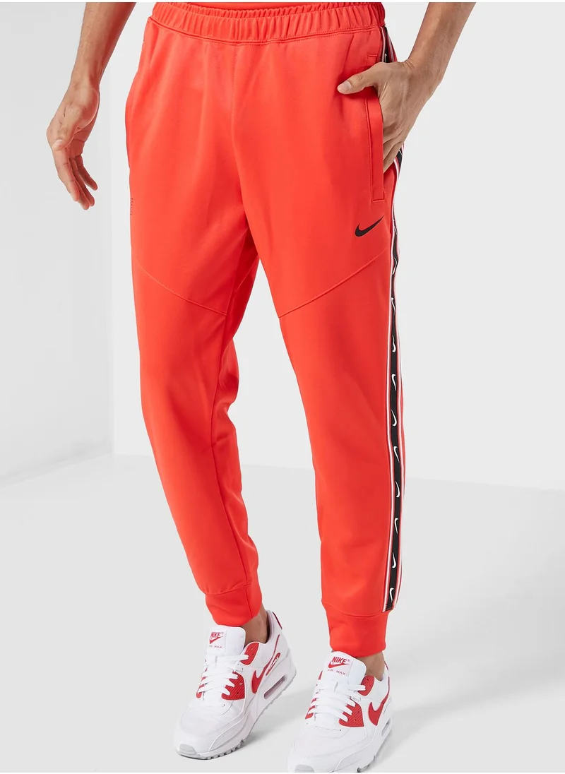 Nike Nsw Repeat Swoosh Sweatpants
