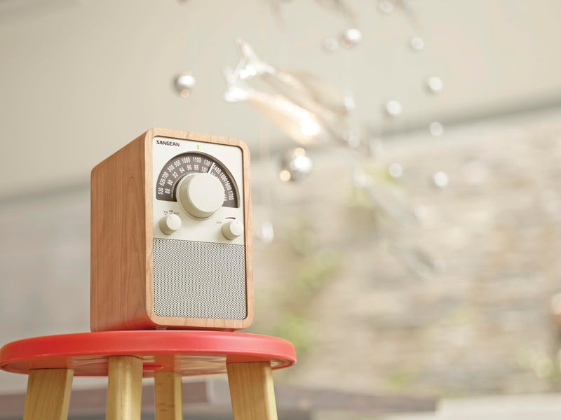 SANGEAN راديو خشبي طاولة AM/FM (جوز) - Image 3